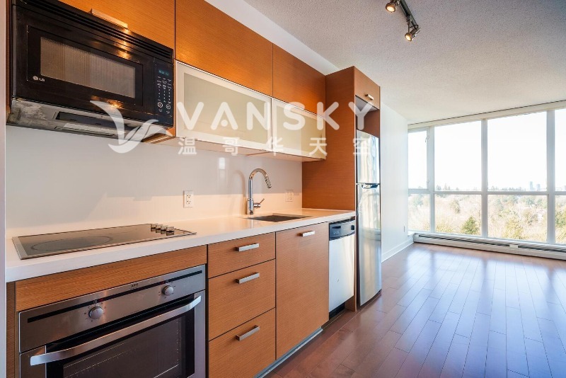 251005201640_condo kitchen2.jpg